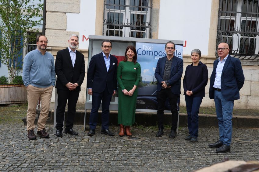 Xosé Regueira e Soledad Agra visitan en Delémont (Suíza) a exposición sobre a inmigración galega “Taxi – Compostela”