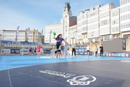 A Coruña acolle os primeiros encontros da Copa Deputación de Balonmán na Rúa