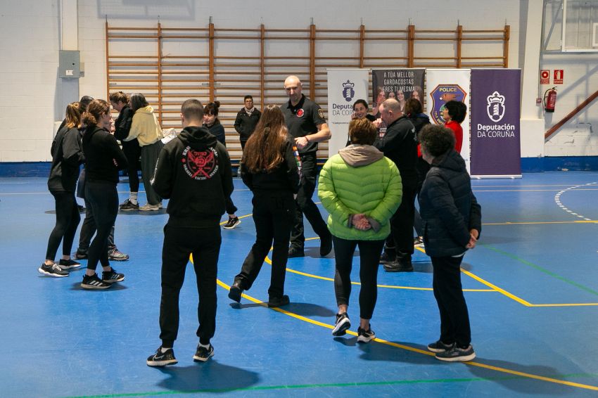 Bergondo acolleu un dos cursos de defensa persoal feminina da Deputación