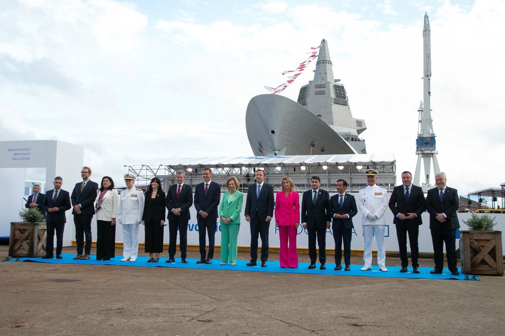 O presidente da Deputación asiste á botadura da primeira fragata da serie F-110 fabricada por Navantia