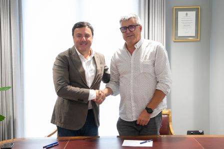 A Deputación e o Concello de Brión asinan un convenio para cofinanciar a ampliación do pavillón municipal de Pedrouzos