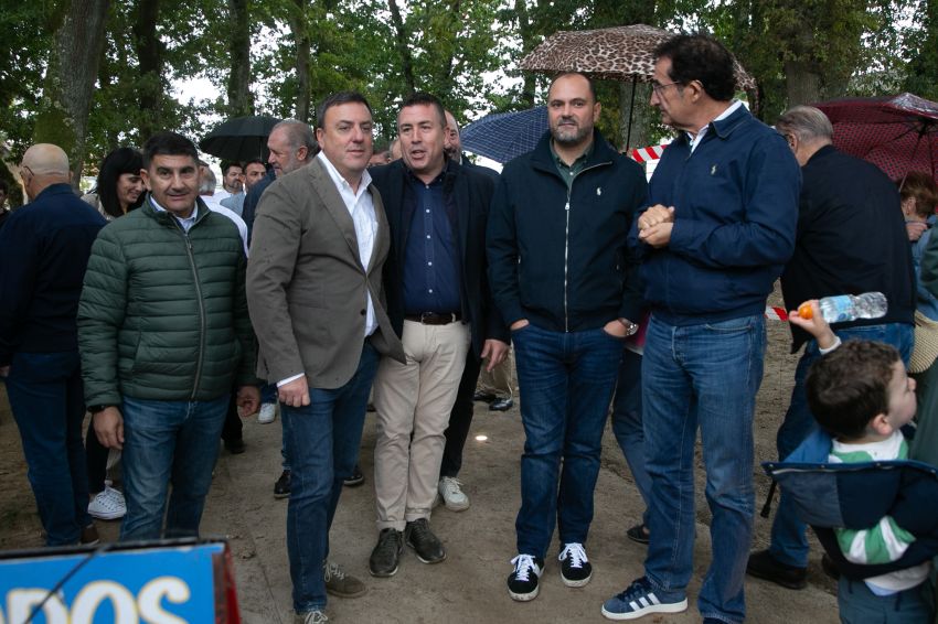 Formoso compartiu coa veciñanza de Brión e milleiros de visitantes a romaría de Santa Minia