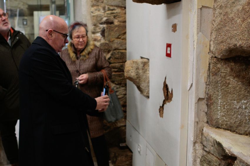 O vicepresidente Xosé Regueira visita Baio para coñecer o estado das Torres do Allo