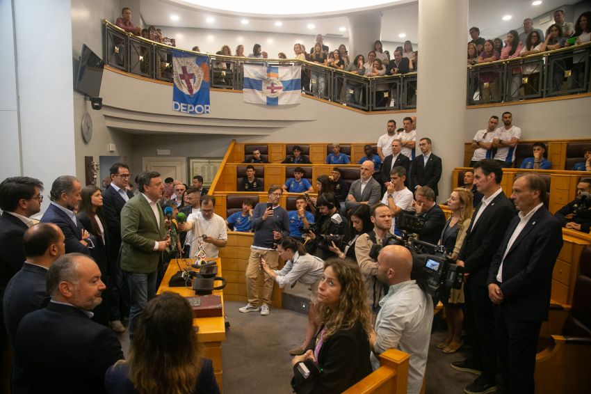 A Deputación recibe o RC Deportivo tras o ascenso á 1ª división