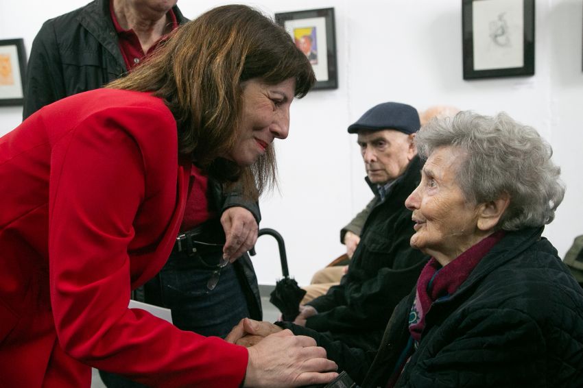 As Madriñas Republicanas, “esas mulleres que puxeron humanidade no horror” reciben en Rianxo unha homenaxe da man da Deputación
