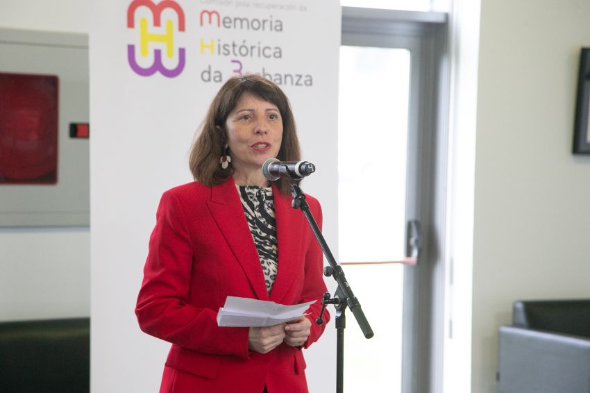 As Madriñas Republicanas, “esas mulleres que puxeron humanidade no horror” reciben en Rianxo unha homenaxe da man da Deputación