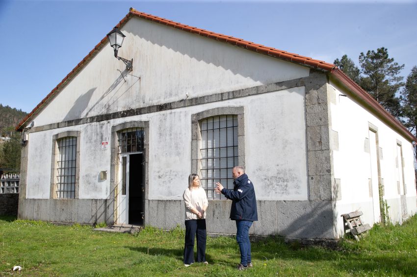 A Deputación apoia á Asociación de Veciños de Liñaio (Negreira) nas melloras da antiga escola que serve como local social da parroquia