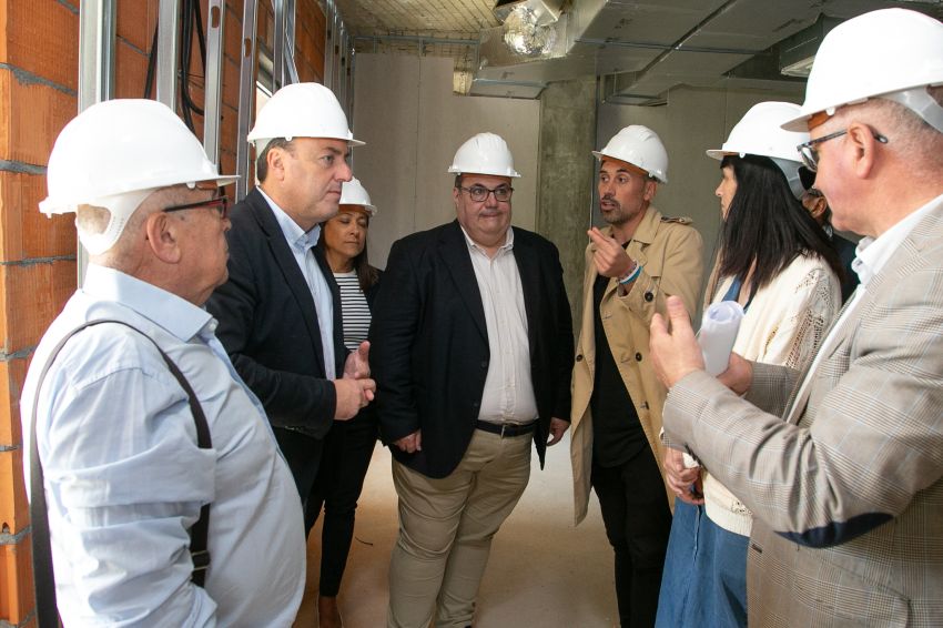Formoso compromete a colaboración da Deputación na reforma do local da Asociación Saúde Mental A Creba, de Noia