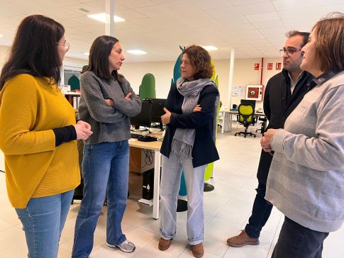 AMBAR acolle en Ribeira o programa provincial “Mergullando sen nos mollar”