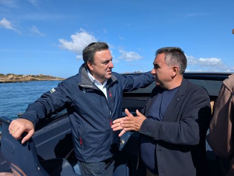 Valentín González Formoso destaca en Aguiño o papel da pesca e do marisqueo como motores da economía de Ribeira