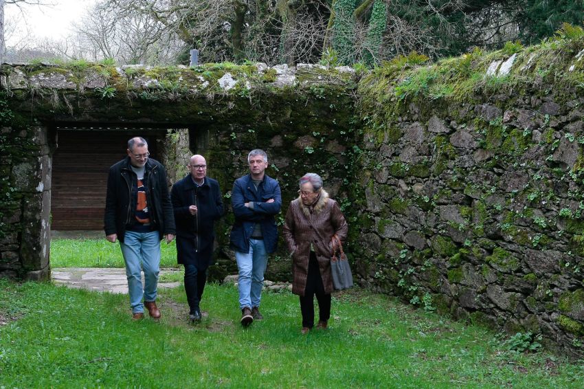 O vicepresidente Xosé Regueira visita Baio para coñecer o estado das Torres do Allo