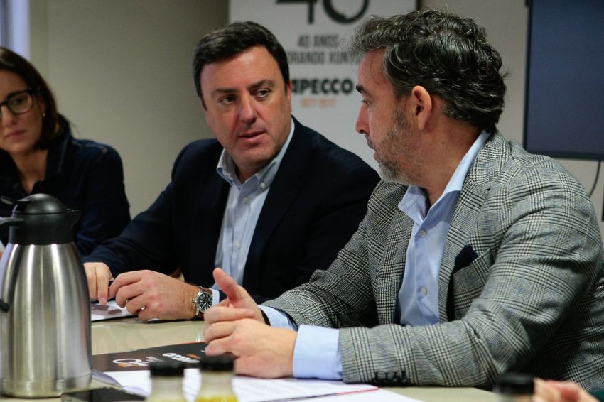 A Deputación e Apecco coinciden na necesidade de reducir a burocracia na tramitación das obras públicas