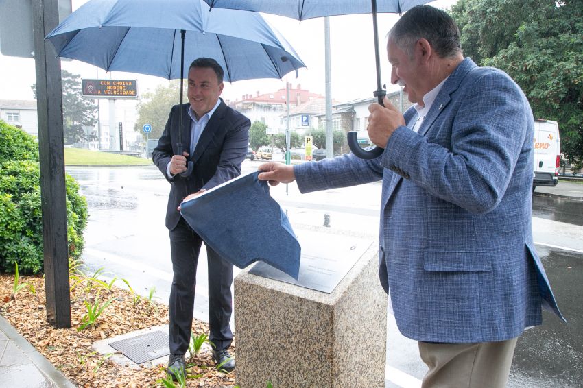 Santa Cristina estrea nova imaxe, con máis espazo para peóns e calidade urbana, tras un investimento de 1,7 millóns da Deputación