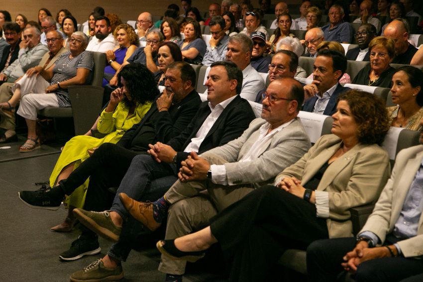 Formoso compartiu en Cee o nomeamento de Francisco Caamaño como fillo predilecto da localidade