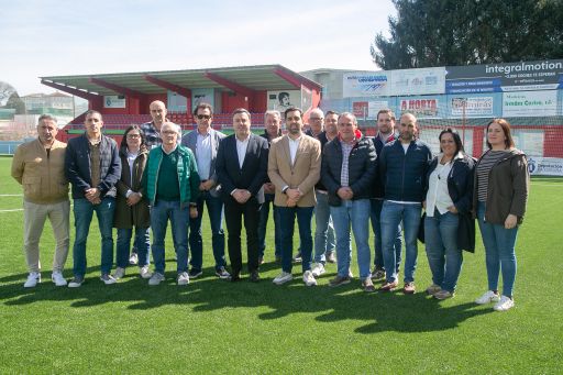 A Deputación investiu 185.000 euros na renovación do céspede do campo de fútbol Lino Balado en Oroso