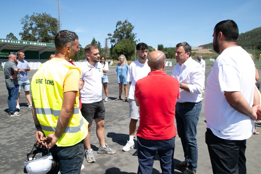 A Deputación financia con 350.000 euros a renovación do campo de fútbol de Vimianzo, que o Concello iniciou esta semana