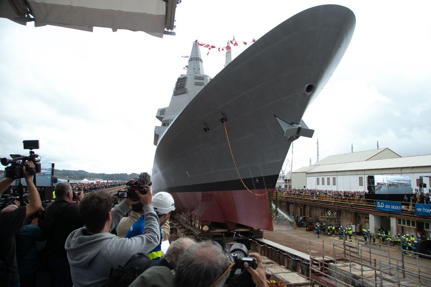 O presidente da Deputación asiste á botadura da primeira fragata da serie F-110 fabricada por Navantia