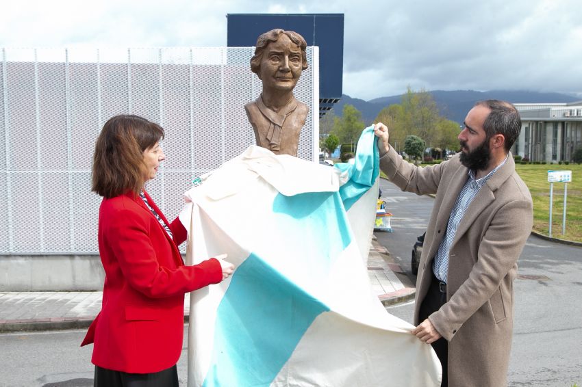 As Madriñas Republicanas, “esas mulleres que puxeron humanidade no horror” reciben en Rianxo unha homenaxe da man da Deputación