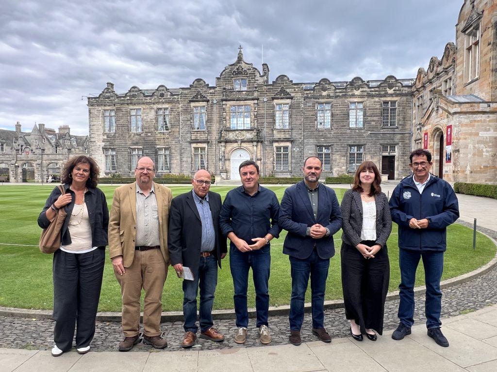 A Deputación da Coruña busca alianzas coa Universidade de St Andrews para estudar as conexións das peregrinacións escocesas co Camiño de Santiago