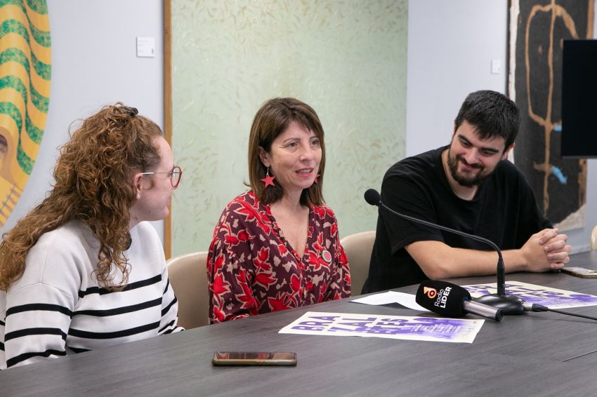 A Deputación levará ‘Brazaletes’, a obra sobre o xesto de repulsa ao franquismo por parte de dous futbolistas, a 8 concellos da provincia