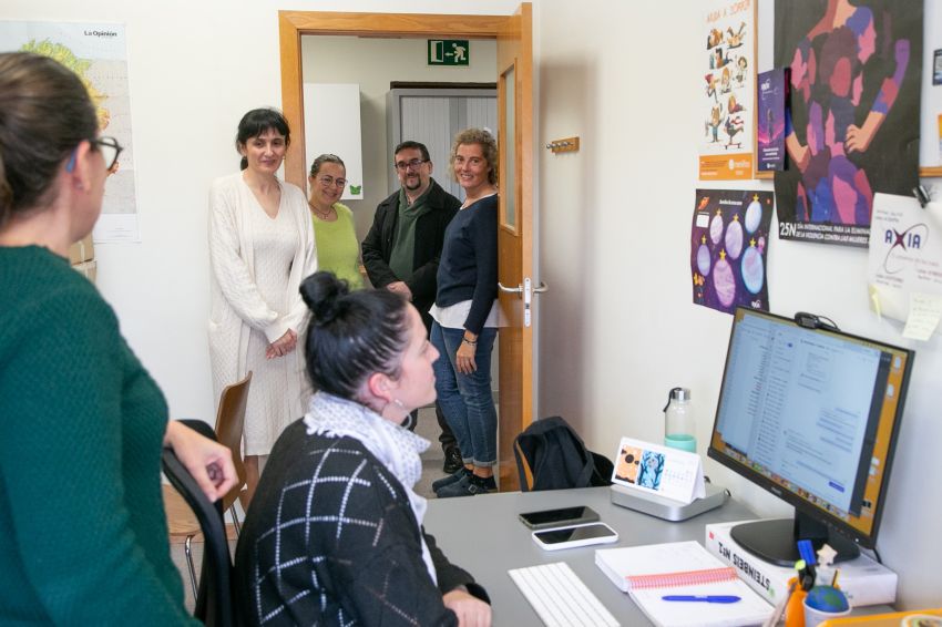 A deputada de Política Social visita a Fundación Meniños para coñecer o seu labor de apoio ás familias vulnerables