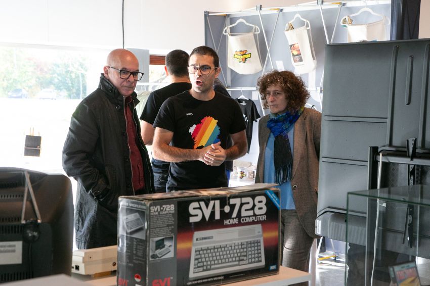 O salón Pixel á Feira, da Deputación da Coruña, celebra con éxito o talento do videoxogo en galego