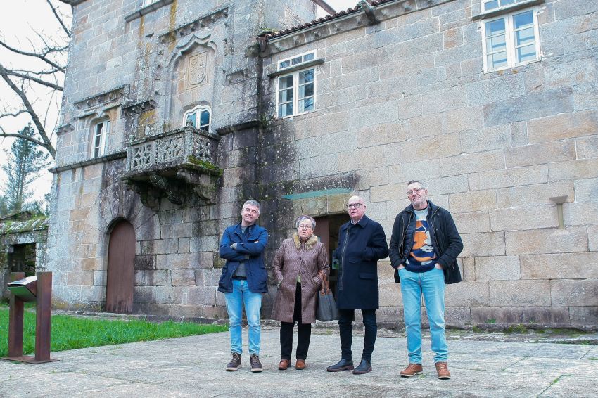 O vicepresidente Xosé Regueira visita Baio para coñecer o estado das Torres do Allo