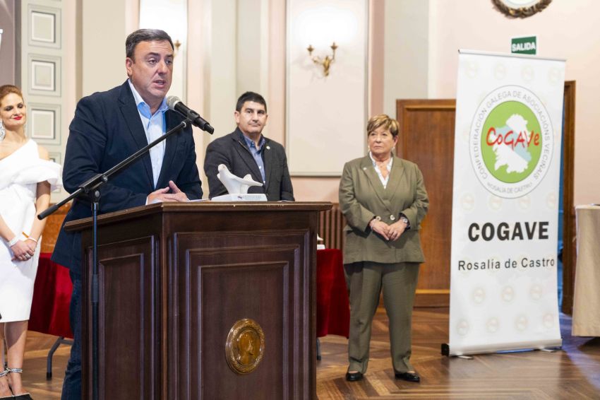 Formoso recibe un  dos premios COGAVE 2023 polo apoio da Deputación da Coruña ao movemento asociativo veciñal