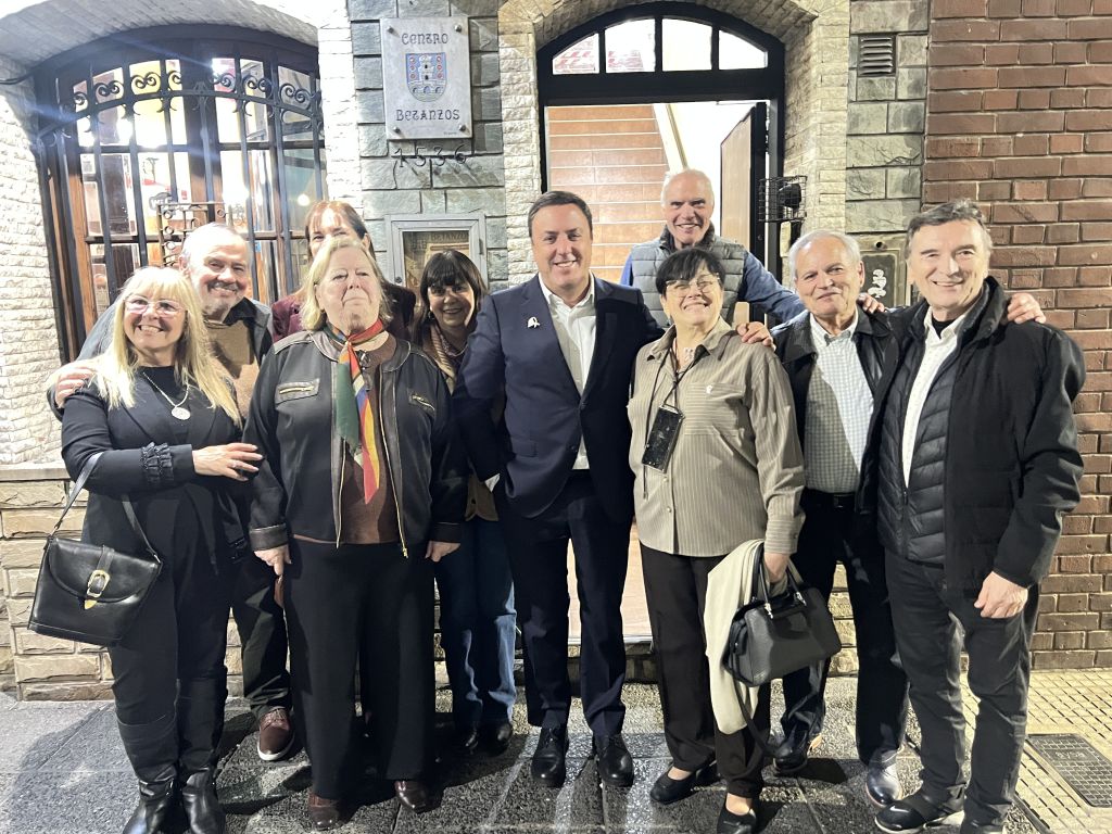 A radio do histórico Centro Betanzos, decano da diáspora galega en Arxentina, dá o salto dixital co apoio da Deputación da Coruña