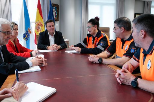 Formoso analizou cos voluntarios de Protección Civil as vías de colaboración que lles ofrece a Deputación