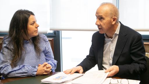 Cristina García visita en Coristanco a humanización da avenida de Erbecedo, financiada con case 400 000 euros do Plan Único