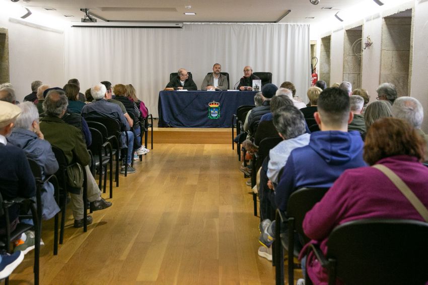 Pontedeume acolleu a presentación do libro 