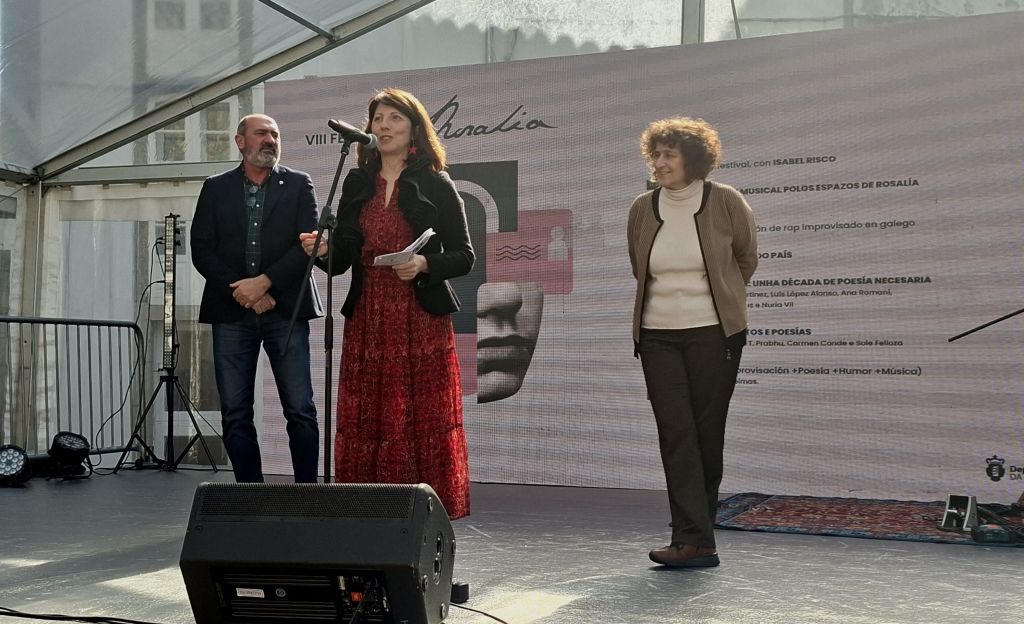 Sol Agra reivindica o Festival Rosalía como festexo que «socializa o legado» da autora de ‘Follas novas na apertura dunha oitava edición que olla tamén cara a Begoña Camaño