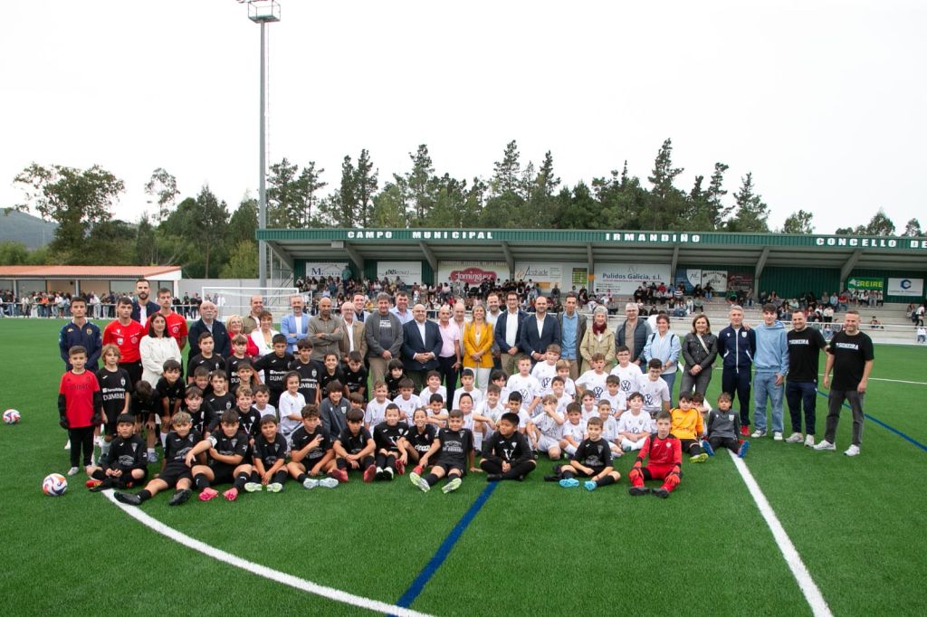 Inaugurado o campo de fútbol ‘Irmandiño’ de Vimianzo, reformado con financiación provincial
