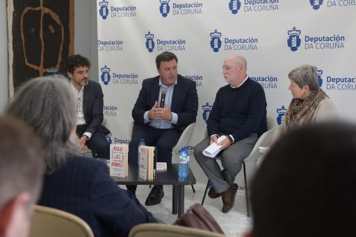 A Deputación acolle a presentación do libro ‘¡Abajo las armas!’ do mestre e escritor compostelán Manuel Dios