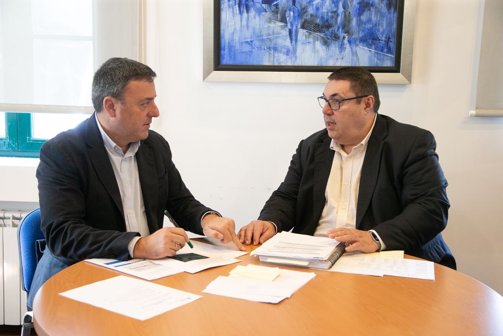 Formoso compromete a colaboración da Deputación na reforma do local da Asociación Saúde Mental A Creba, de Noia