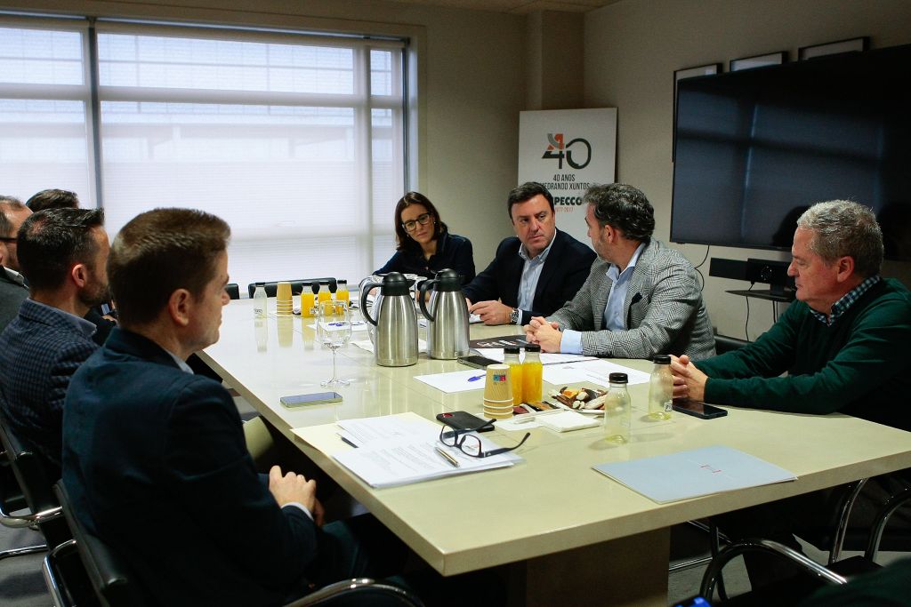 A Deputación e Apecco coinciden na necesidade de reducir a burocracia na tramitación das obras públicas