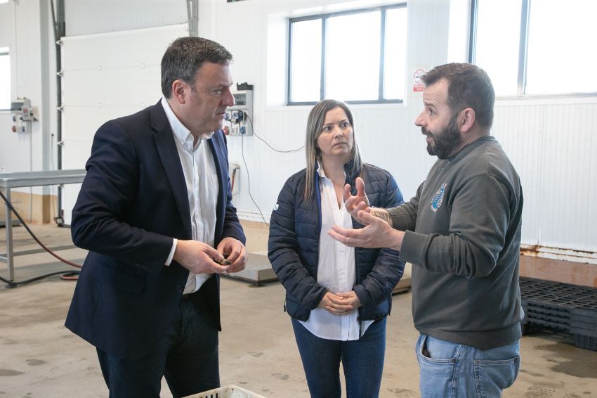 O presidente da Deputación da Coruña visita a Confraría de Pescadores de Ferrol