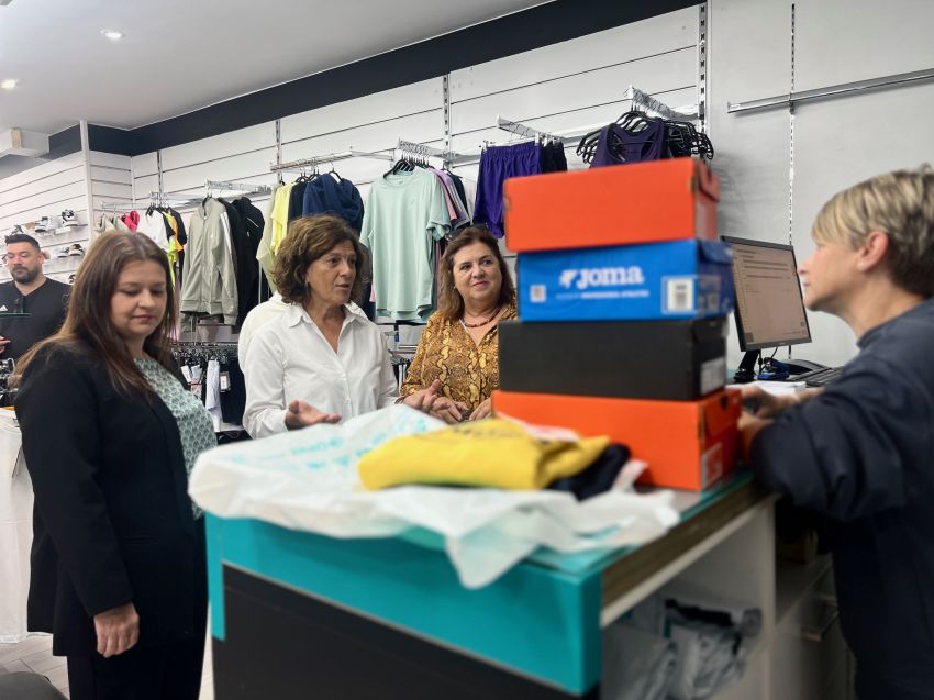 A Deputación presenta o programa MercaNaVila aos comerciantes de Muros