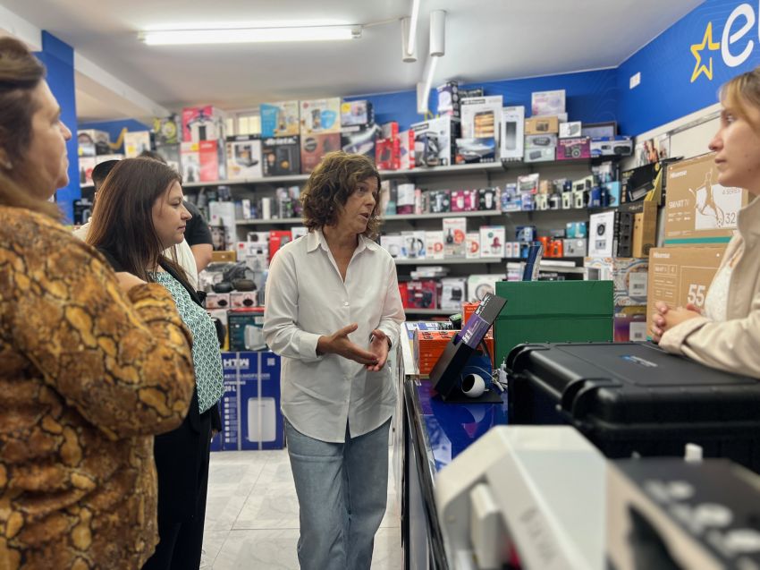 A Deputación presenta o programa MercaNaVila aos comerciantes de Muros