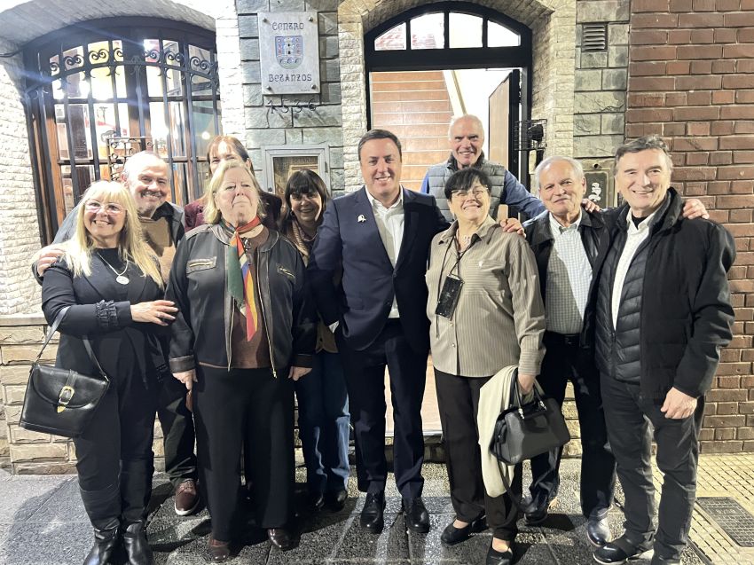 A radio do histórico Centro Betanzos, decano da diáspora galega en Arxentina, dá o salto dixital co apoio da Deputación da Coruña