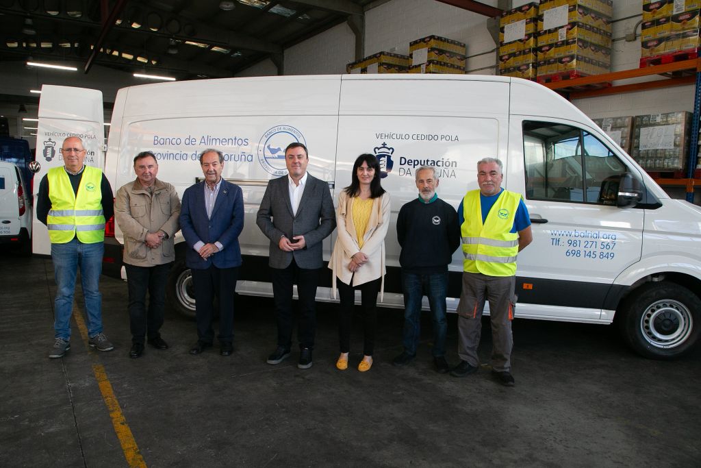 A Deputación entrega unha nova furgoneta ao Banco de Alimentos