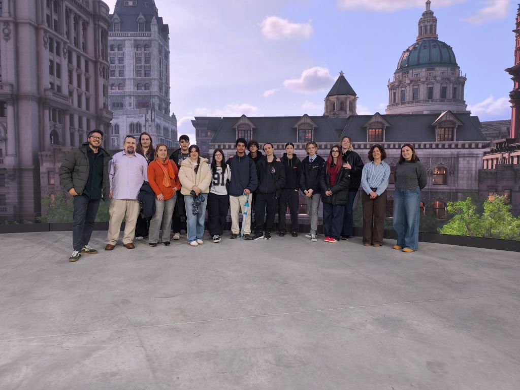 O alumnado da UDC e do Liceo La Paz descobre no CEI o potencial do maior plató virtual de España