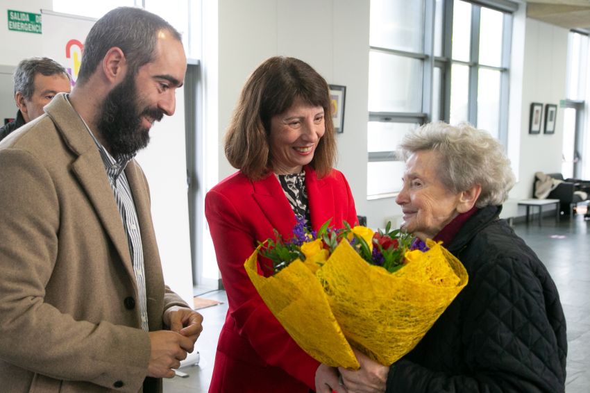 As Madriñas Republicanas, “esas mulleres que puxeron humanidade no horror” reciben en Rianxo unha homenaxe da man da Deputación