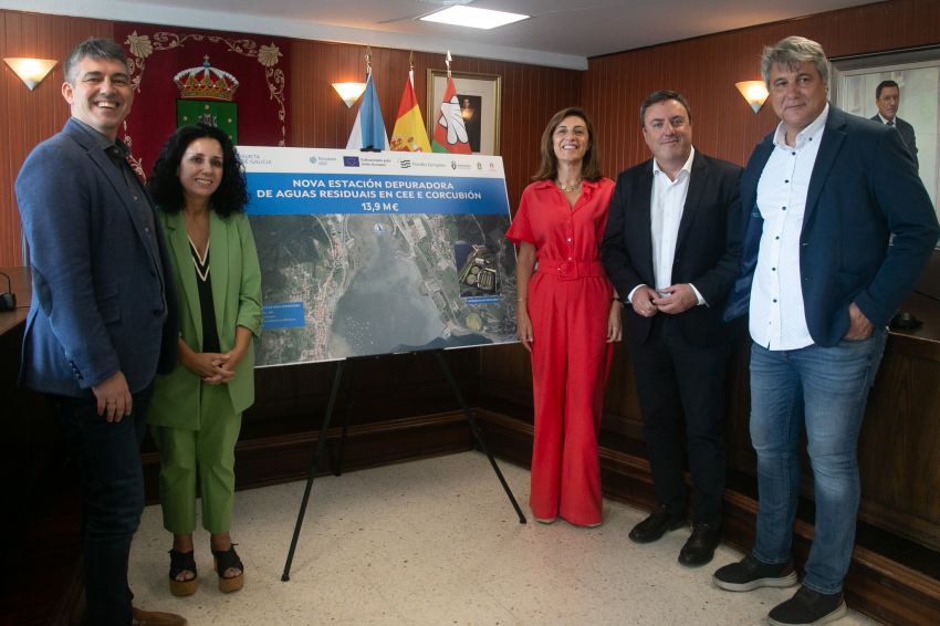 A Deputación da Coruña, a Xunta de Galicia e os concellos de Cee e Corcubión selan o acordo para construír a nova EDAR, cun investimento de 14 millóns de euros