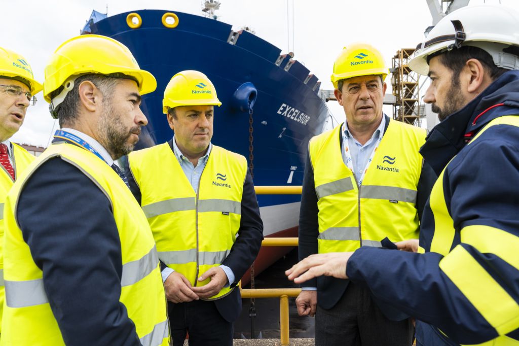 O presidente da Deputación e o presidente da Comisión de Transportes do Congreso visitan Navantia Ferrol, que inicia esta semana a construción da nave dixital de bloques e o corte de chapa da segunda fragata F-110