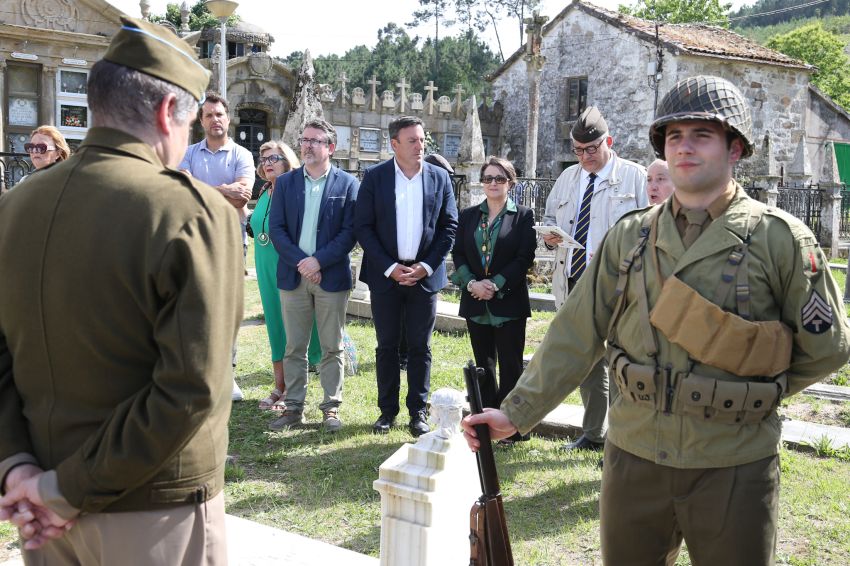 Formoso participa en Outes na homenaxe a Manuel Otero Martínez, único falecido español na praia de Omaha durante o Desembarco de Normandía
