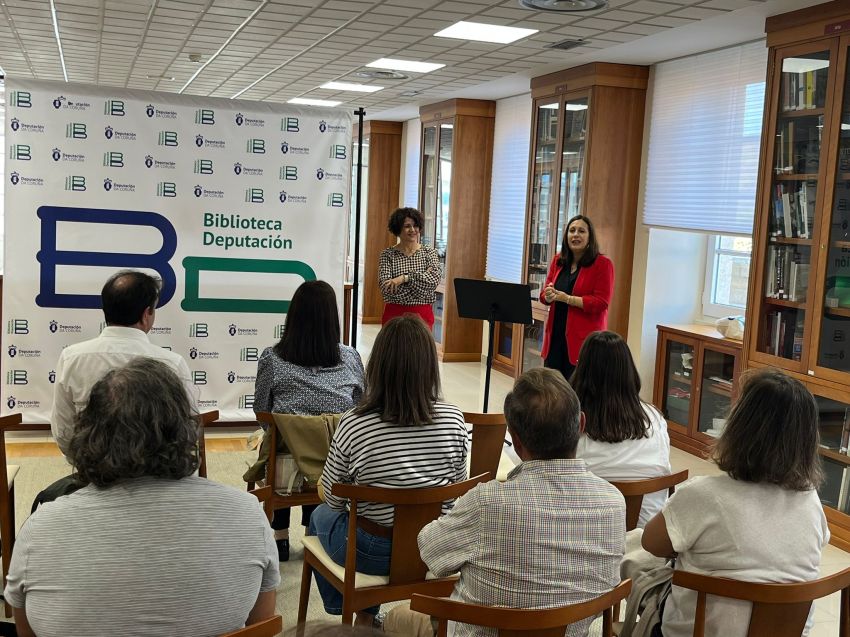 A Biblioteca Provincial acolleu a entrega de premios aos gañadores do certame #HoxeEscriboEn, que presentaron relatos ambientados en Monfero, Fisterra e Ferrol