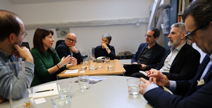 Xosé Regueira e Soledad Agra visitan en Delémont (Suíza) a exposición sobre a inmigración galega “Taxi – Compostela”