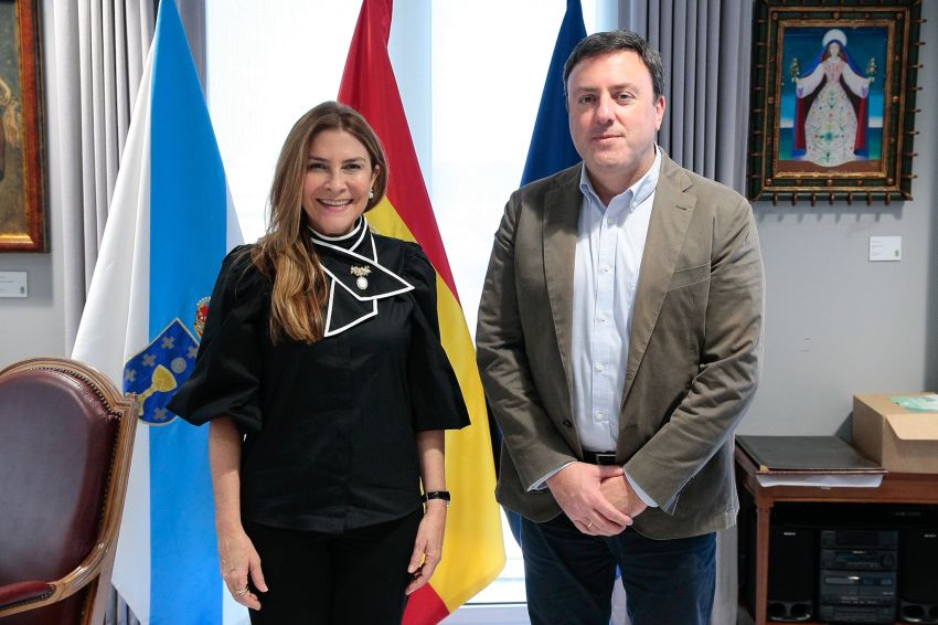 A alcaldesa de Santo Domingo realiza unha visita institucional á Deputación da Coruña
